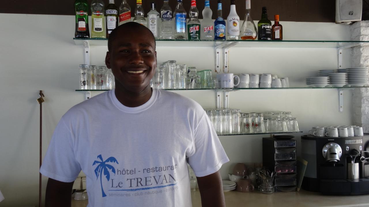 Le Trevani Hotel Koungou Exterior photo